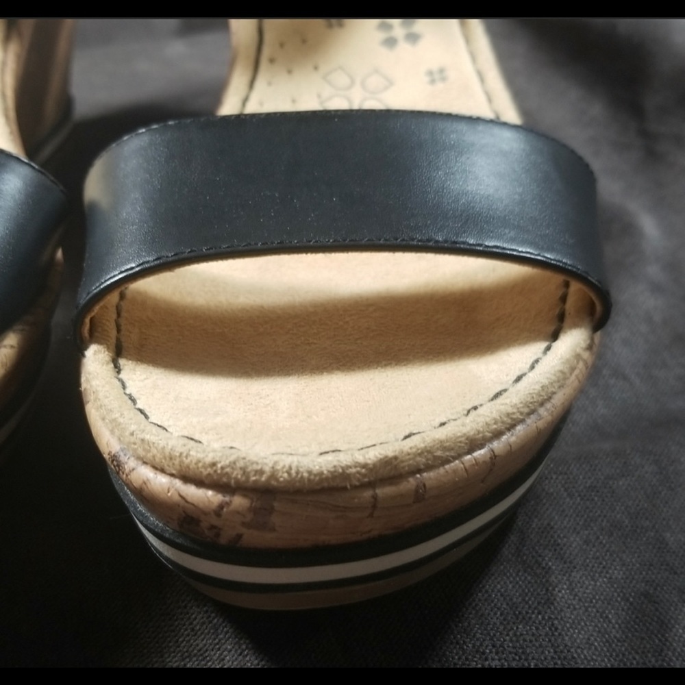 Naturalizer Norton Black Faux Leather Wedge Brass Buckle Sandals - Picture 6 of 8
